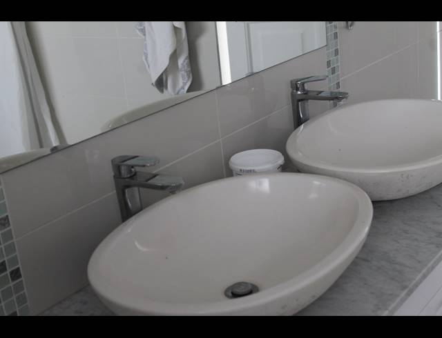 6 BEDROOM HOUSE FOR SALE IN THE COVES